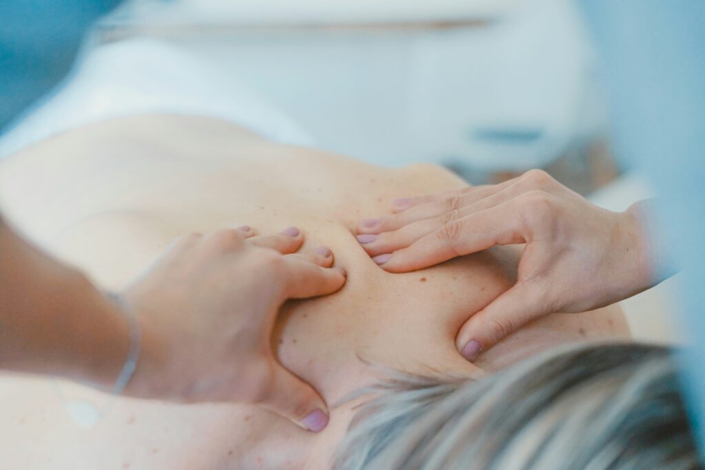 Gestes de massage et techniques de relaxation